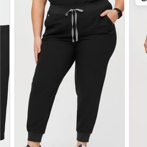 Black fig scrubs! 4x fits like a 3x !